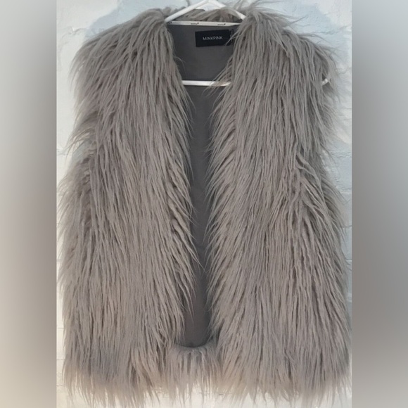MINKPINK GRAY FAUX FUR VEST SIZE XS/S WOMENS - Picture 1 of 6